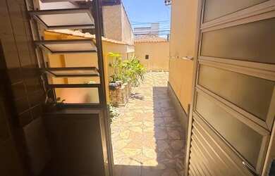 Imagem 2: Imóvel para aluguel tem 69 metros quadrados com 2 quartos em Bento Ribeiro - Rio de Janeir