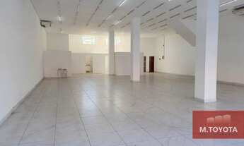 Imagem 2: Amplo salão comercial, com 04 banheiros e estacionamento próprio (08 vagas) - para venda o