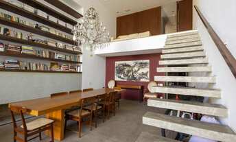 Imagem 3: Casa encanta pela localização privilegiada e pelo projeto arrojado e ao à venda/Locação