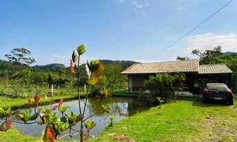 Imagem: Linda chácara com água corrente em Porto