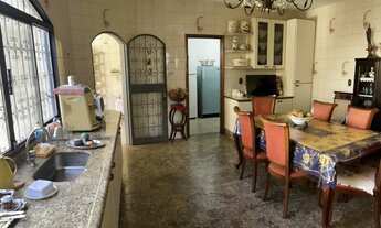 Imagem 2: Casa para venda tem 282 metros quadrados com 3 quartos em Setor Sul - Goiânia - GO