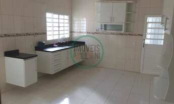 Imagem 2: Casa para venda com 136 metros quadrados com 3 quartos