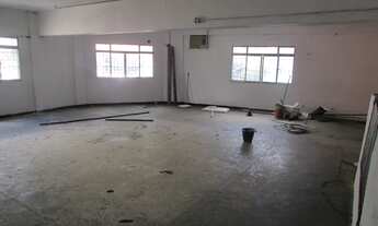 Imagem: Sobreloja ampla com aprox. 90m² a 04 quadras