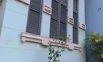 Imagem 5: Casa para aluguel e venda possui 431 metros quadrados com 13 quartos