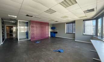 Imagem: Conjunto comercial com 73,17m² e 2 vagas