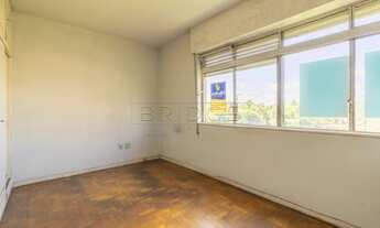 Imagem 2: Tres dormiorios com vaga na frente da Redenção