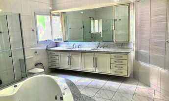 Imagem 7: Casa de condomínio Alphaville 01 para aluguel possui 600 metros quadrados com 5 quartos