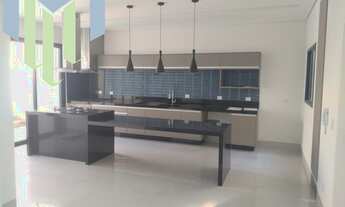 Imagem 6: Casa à venda em Marília condomínio Reserva Esmeralda com 03 suítes e repleta de armários