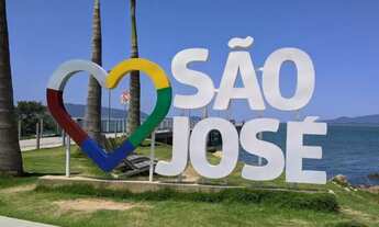 Imagem 6: Quarto compartilhado com triliche em frente ao shopping Itaguaçu