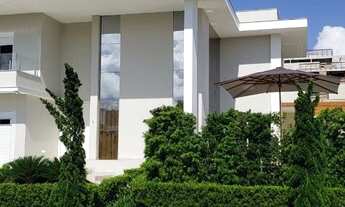 Imagem 3: Casa para aluguel e venda possui 500 metros quadrados com 5 quartos.