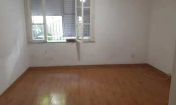 Imagem 3: Junto ao metrô do Flamengo e variado comércio