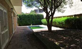 Imagem 2: Térrea para venda possui 389 metros quadrados com 4 quartos em Alto de Pinheiros - São Pau