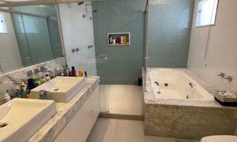 Imagem 4: Casa de condomínio para venda possui 490 metros quadrados com 5 quartos