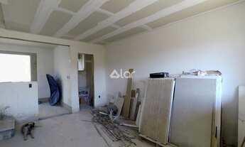 Imagem 2: Casa Geminada Individual com 3 Quartos, sendo 1 suíte e 2 Vagas cobertas no Bairro Santa A