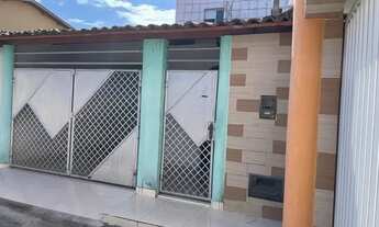 Imagem: Casa com quintal e dois andares