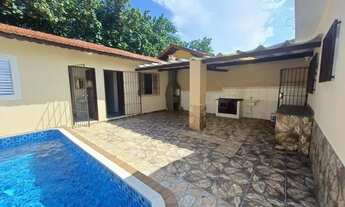 Imagem 2: CASA LOTE INTEIRO COM PISCINA A 500m DA PRAIA de 3 dormitórios à venda, 144 m² por R$ 400