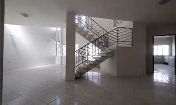 Imagem 4: Casa Residencial e Comercial com 3 Dormitórios e 4 vagas no Alto do Cheiroso