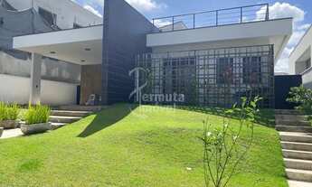 Imagem 2: Casa à venda com 265 m², 3 suítes, sala de estar, cozinha, escritório e garagem para 4 car