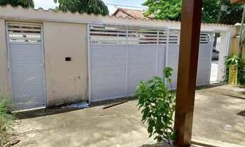 Imagem 3: Casa nos Cavaleiros com 4 quartos sendo 1 suíte para Locação