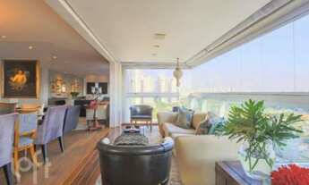 Imagem 3: Apartamento com 209m², 3 dormitórios sendo 3 suítes, 5 banheiros no total e 3 vagas