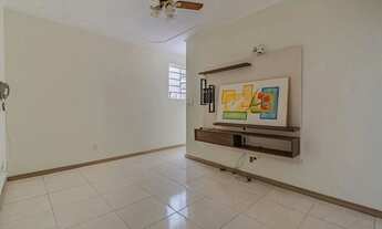 Imagem 3: Térreo com pátio Semimobiliado, 2 Dormitórios, Próximo ao Praia de Belas