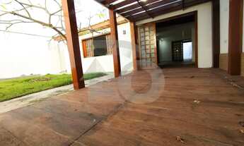 Imagem 6: Casa de 370m² no Bairro Atalaia - 3 Quartos, 3 Banheiros, 3 Garagens, Varanda e Mais