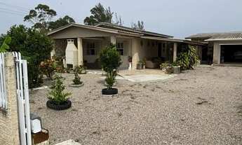 Imagem: Casa (Alvenaria), com 3 quartos e 1 banheiros