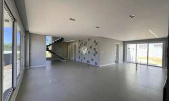 Imagem 5: Casa com 229 m², pátio e 2 vagas de garagem em condomínio fechado em Camobi