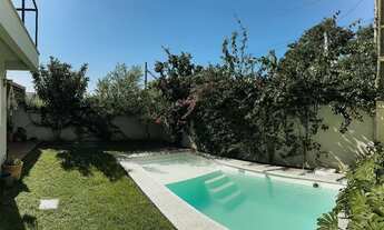 Imagem 2: Sobrado para venda possui 155 metros quadrados com 3 quartos em Rio Tavares - Florianópoli