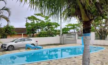 Imagem 3: Excelente residência com 04 quartos, piscina e ótima churrasqueira em praia de leste !!