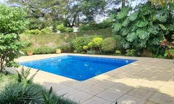 Imagem 5: Condomínio Aldeia, Maravilhosa casa linear em centro de terreno.