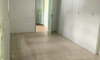 Imagem 6: Casa com fins comerciais, possui 04 salas, 02 banheiros, a 600 metros do Shopping Campo Li