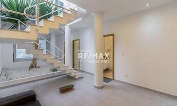 Imagem: Casa comercial com 10 salas e seis vagas