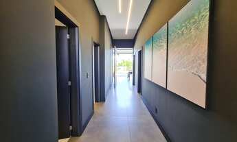 Imagem 6: Casa de condomínio térrea para venda possui 260 m² com 4 suítes!