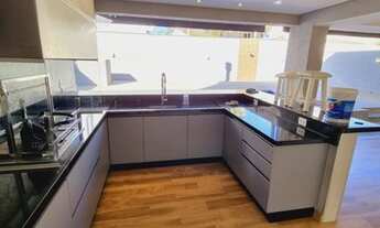 Imagem 3: Casa de condomínio para aluguel e venda possui 400 metros quadrados com 4 quartos