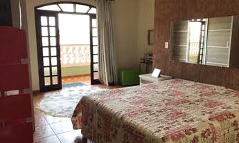 Imagem 6: BELO SOBRADO NA PARTE PLANA DO JARDIM SUL