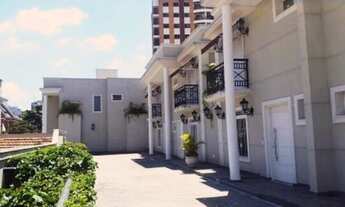 Imagem 5: Linda Casa Nova em Cond. Fechado, em Estilo Neo.Classico na Aclimação.!