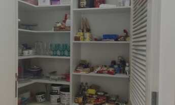 Imagem 6: Casa de condomínio para venda possui 388 metros quadrados com 5 quartos