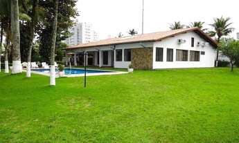 Imagem 2: Ampla Casa Térrea 4 suítes 1700m2 terreno 376m2 construído Lado Praia