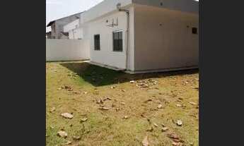 Imagem 2: ALUGO / CASA AMPLA COM QUINTAL GRAMADO /PARATE ALTA DO CONDOMÍNIO FOREST HILL