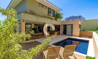 Imagem 2: Casa de condomínio sobrado para aluguel e venda possui 371 metros quadrados com 4 quartos