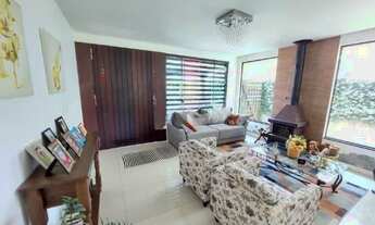 Imagem 2: Casa mobiliada com 220m privativos de 3 quartos localizada no bairro Pedra Branca em Palho