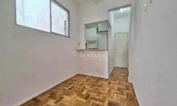 Imagem: Apartamento - / Residencial / Catete