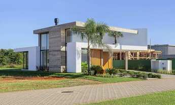 Imagem 2: Casa de condominio com concreto aparente