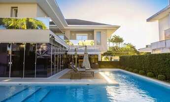 Imagem 6: Imóvel para venda possui 781 metros quadrados com 5 quartos