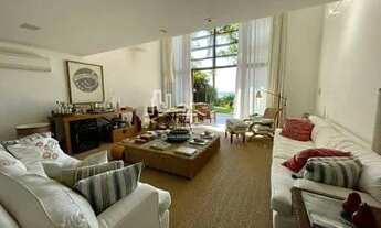 Imagem 6: A casa tem 458m² construídos, de frente para praia (pé na areia), com elevador interno, 5