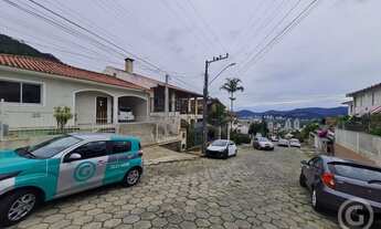 Imagem 4: Kitnet mobiliada no bairro Trindade: local perfeito para uma vida prática