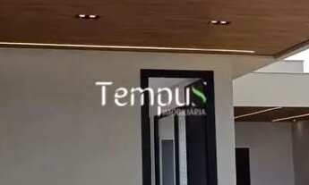 Imagem 5: Casa de Luxo com Suíte Master e Piscina em Localização Nobre