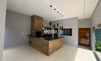 Imagem 2: Casa residencial com 3 suítes disponível para locação no bairro Umuarama em Uberlândia-MG