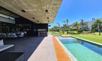 Imagem 1: Casa de condomínio térrea para venda possui 260 m² com 4 suítes!